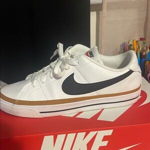 Nike Men's White and Black Sneakers
